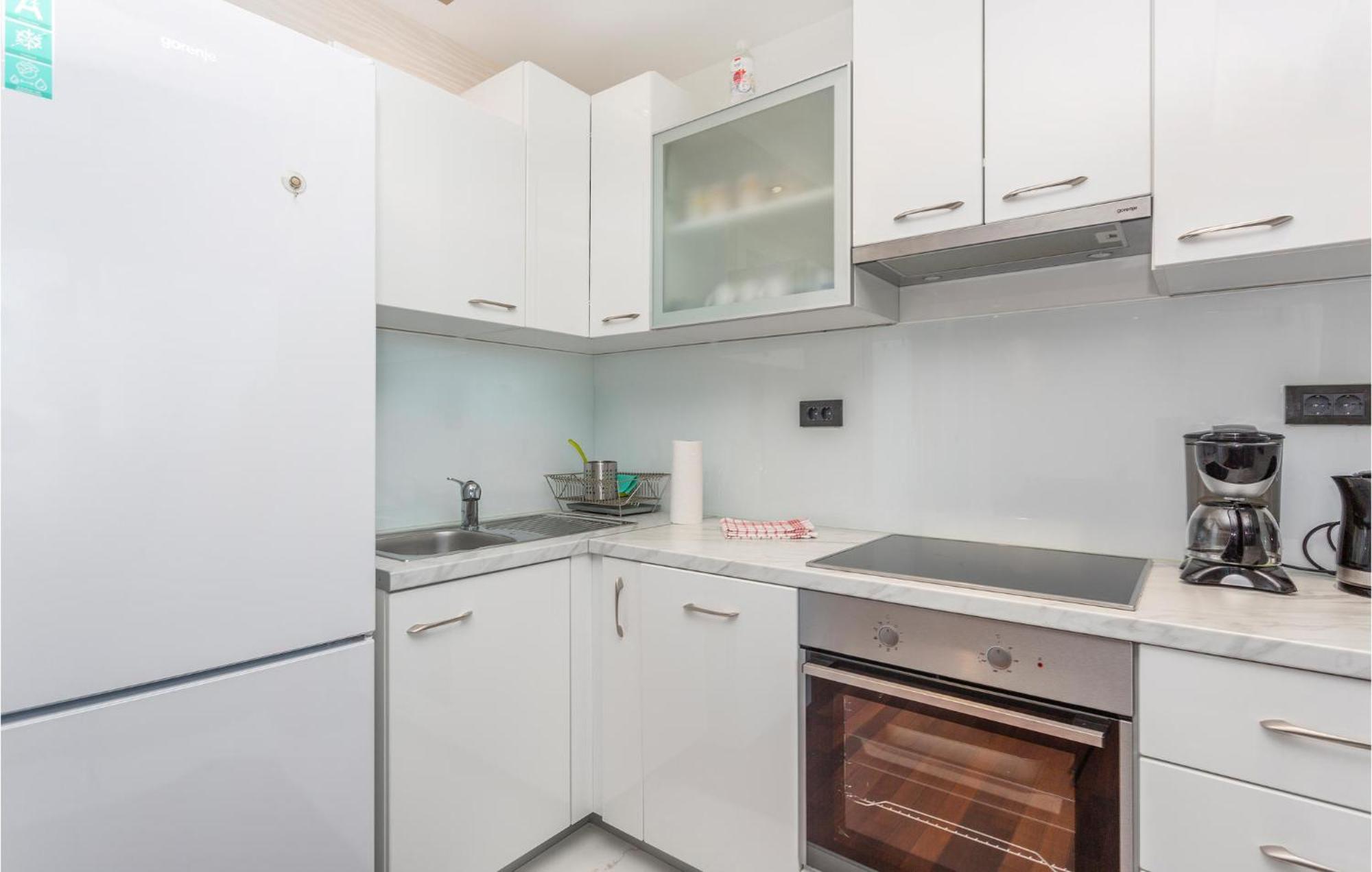 Stunning Apartment In Malinska With Kitchen Exterior foto